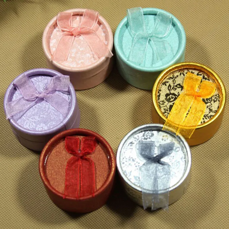 Красивые подарочные коробки круглые шкатулки смешанных цветов диаметром 5 см для