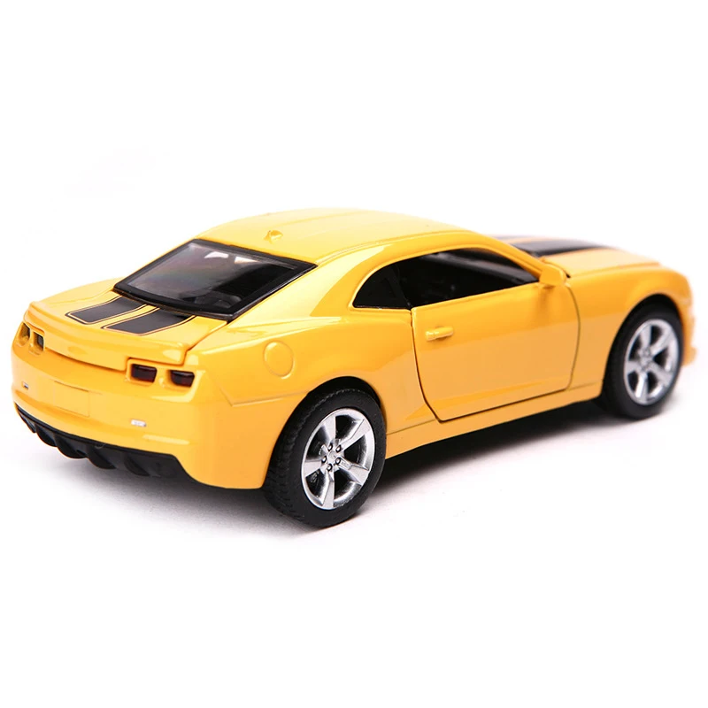 Желтая модель автомобиля в масштабе 1:32 для Chevrolet Camaro литая из сплава