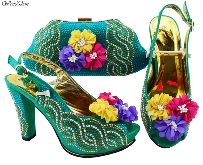 Итальянская женская обувь на высоком каблуке и сумочка в комплекте украшенная