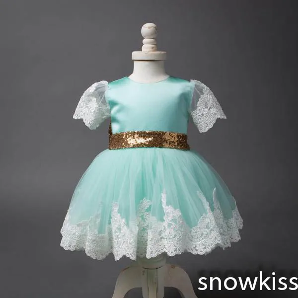 Шикарные кружевные платья для девочек с золотым бантом мятно-зеленого цвета