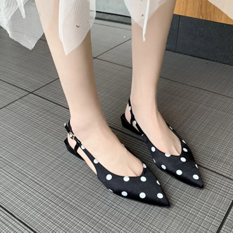 Летние женские босоножки в горошек на плоской подошве обувь с пряжкой тапочки
