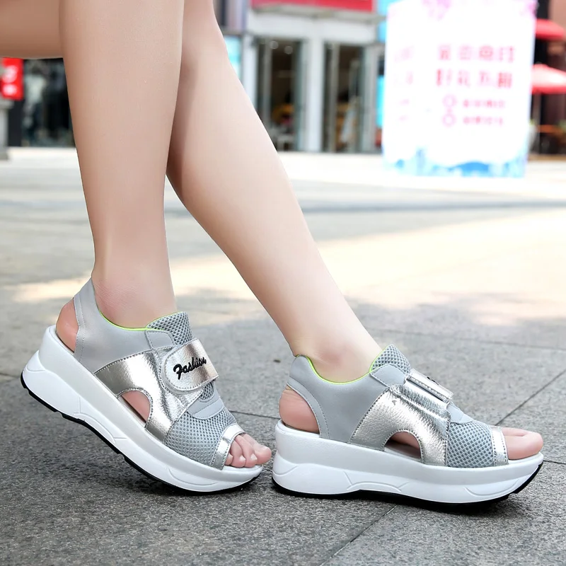 Женские летние модные сандалии Повседневные тапочки из дышащего сетчатого