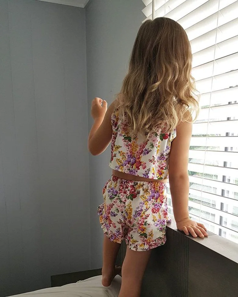 2017 лето симпатичные цветочные печатных шею рукавов майка + эластичный пояс шорты