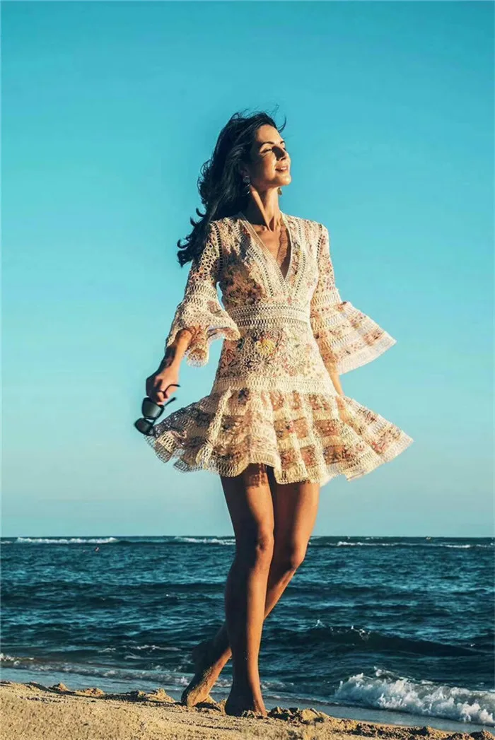 Шикарное кружевное мини платье с вышивкой и v образным вырезом ТРАПЕЦИЕВИДНОЕ