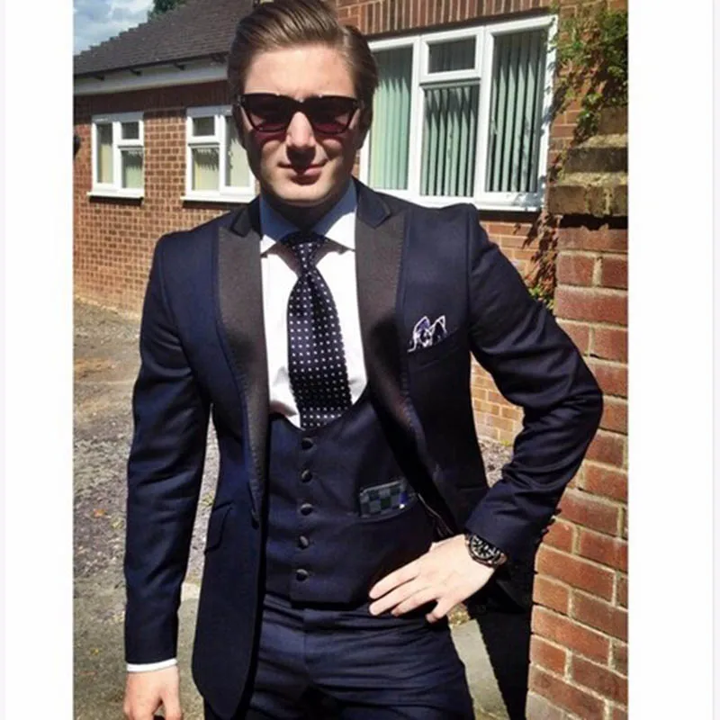 Мужской смокинг в классическом стиле костюм для жениха черный с отворотом темно