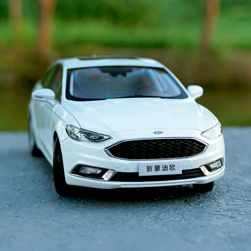 1/18 Новая модель автомобиля Mondeo Fusion литой под давлением сплав игрушки для детей