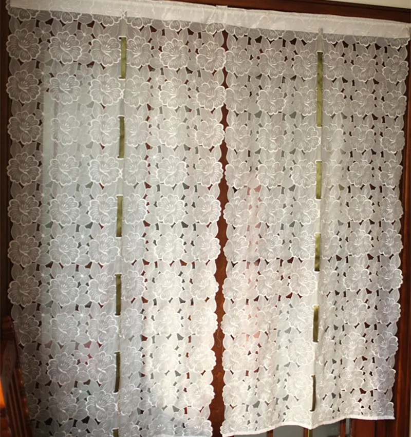 Шторы с вышитым цветочным узором. Изысканная римская штора. Мягкая комнатная занавеска
