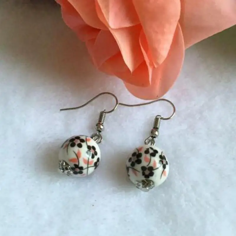 Маленькие новые керамические серьги в стиле ретро с изображением национального