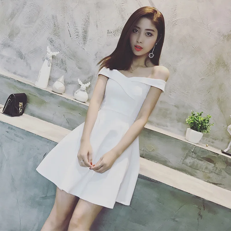 Женское облегающее вечернее мини-платье с высокой талией и воротником-лодочкой |