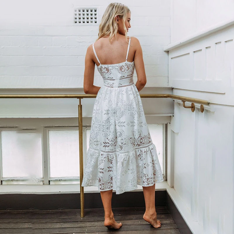 Белое летнее длинное женское платье на бретельках сексуальное с v-образным