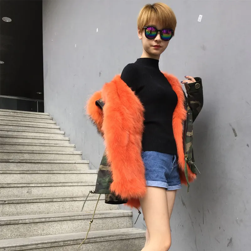 Роскошная парка с подкладкой из оранжевого лисьего меха камуфляжное короткое