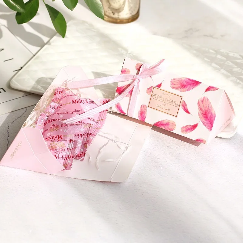 

New Triangle Paper Candy Box Wedding Favors and Gift Boxes Baby Shower Gifts Bag Birthday Party Decoration Christmas Supplies