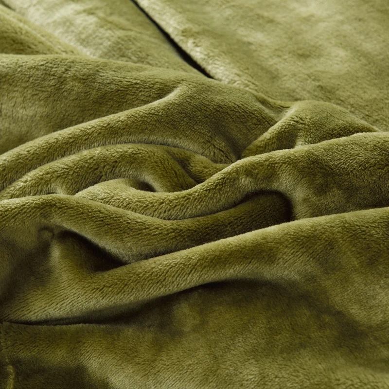 Мягкое теплое пушистое плотное фланелевое одеяло однотонное армейское зеленое