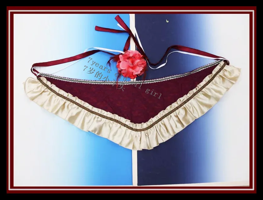 В готическом стиле танца живота с полосатыми ремешками в хип Обёрточная бумага