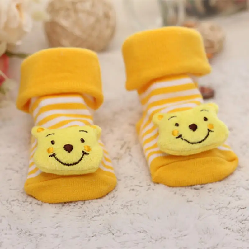 Winnie Носки для малышей; нескользящие хлопковые носки-тапочки с изображением куклы из мультфильма с колокольчиками; мягкие Милые сапожки для маленьких девочек и мальчиков - Цвет: Winnie