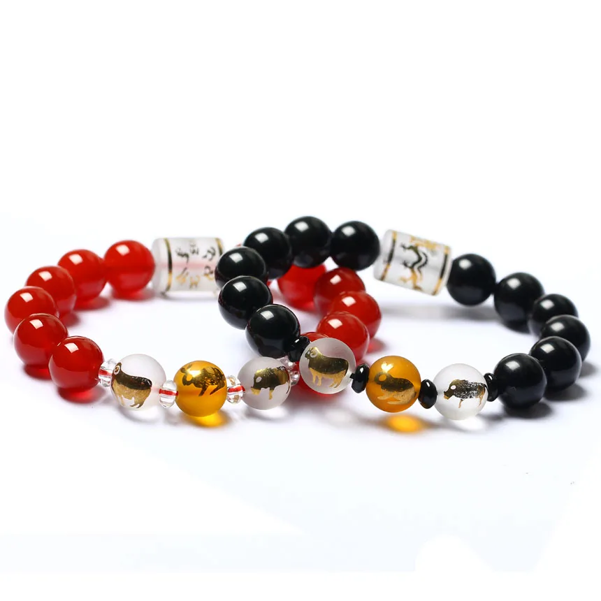 Браслет 2017 года с изображением поросенка и овцы можно выбрать несколько стилей |