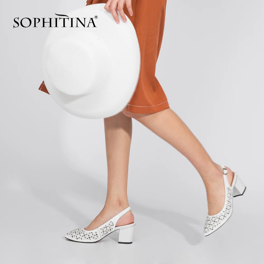 SOPHITINA/Новинки на весну- лето 2019г. Женские босоножки маленьких размеров 33-40. Летняя обувь из натуральной кожи, подкладка из свиной кожи. Однотонная обувь украшна фигурными перфорациями с пряжкой на ремешке. SC26