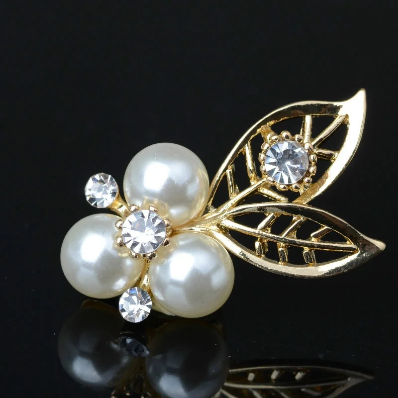 

Hot Sale wholesale 20pcs/lot Wedding Diamond Button rhinestone with pearl Button Crystal DIY hair garment Accessories YF06