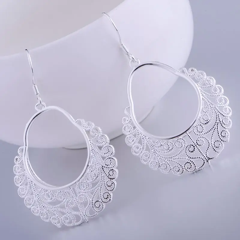 Посеребренные серьги посеребренные модные украшения полые блестящие/chaakyha dyiamppa LQ