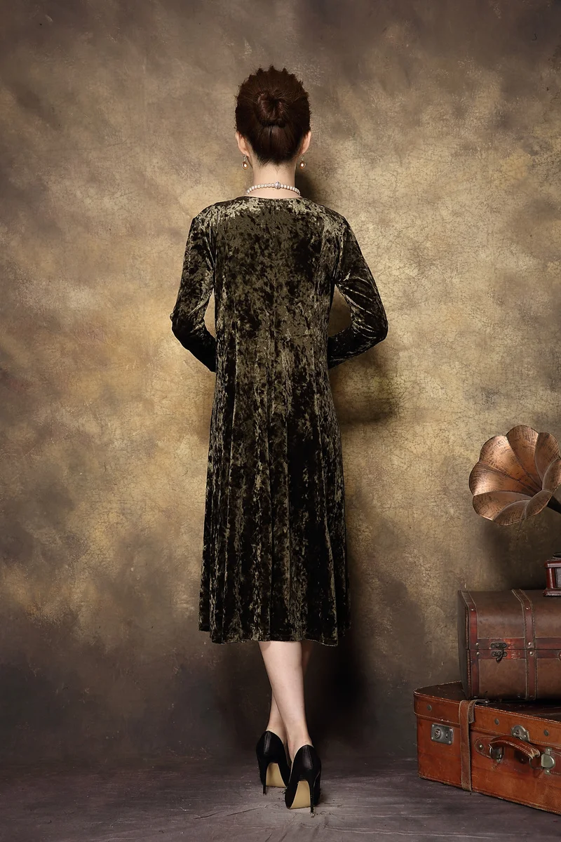 

2017Autumn winter high-end middle age Women gold velvet embroidery dress Plus size elegant long Dress vintage party dress XXXXL