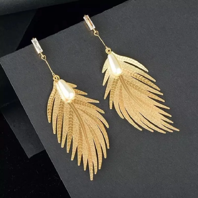 Feather metal leaves long personality pearl earrings tassel all-purpose style Korean | Украшения и аксессуары