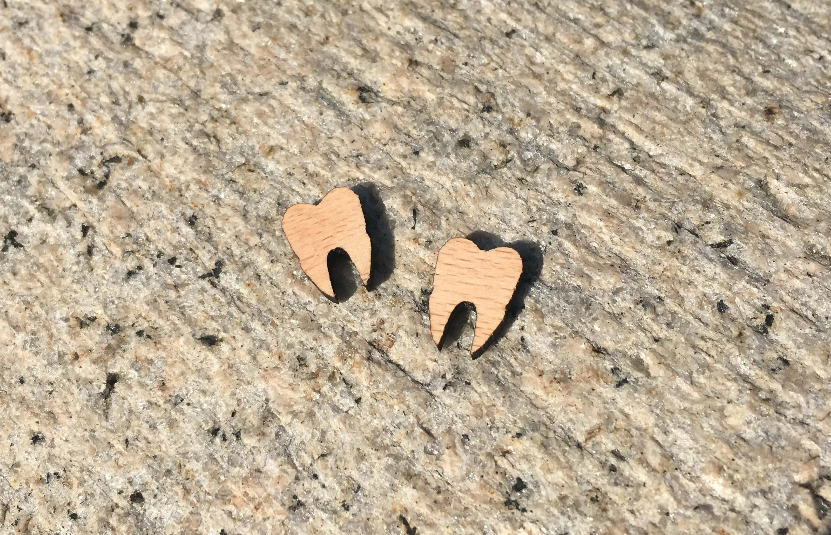 Серьги гвоздики для зубов Lasercut деревянные женские серьги ручной работы 1