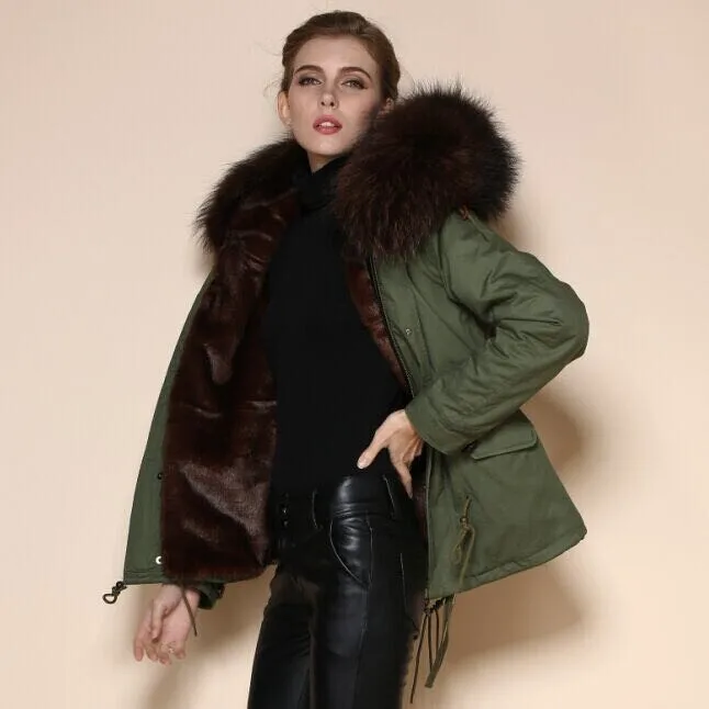 Верхняя одежда из натурального меха армейского зеленого цвета для женщин и