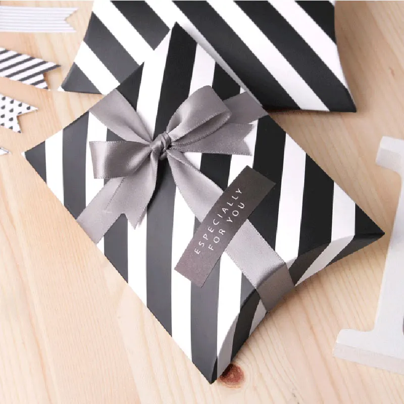 30pcs Black White Twill Pillow Candy Boxs with Ribbons Wedding Favors Packaging Decorations Birthday Party Gift Bag for Guests | Дом и сад