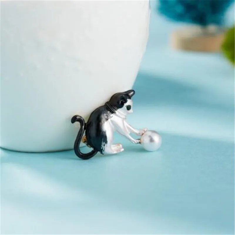 WKOUD Play Ball Cat Brooch Enamel Animal Kitty Brooches for Women Kids Jewelry Green Eye Small Pins Fashion | Украшения и