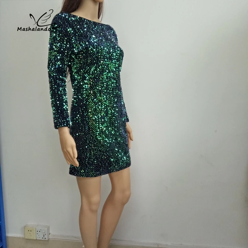 Женское облегающее платье с пайетками зеленое мини длинным рукавом и блестками