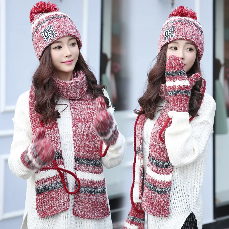 Подарок теплый набор вязаная шапка шарф перчатка зимняя с помпоном из