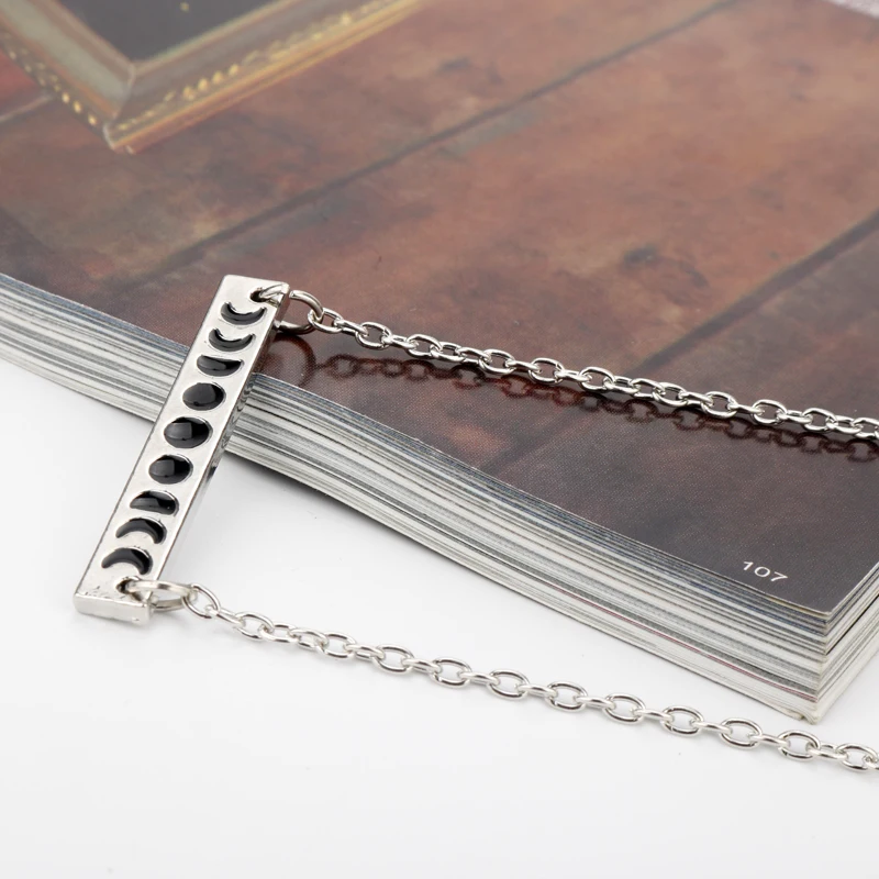 Таинственное ожерелье с градиентом Луны и затмения нейтральное кулоном в виде