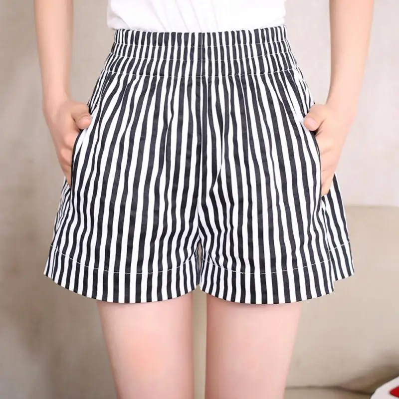 Летние женские шорты офисные свободные черно белые в Вертикальную Полоску