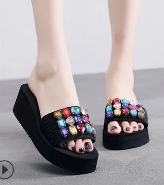 Multicolor JIANBUDAN/на высоком каблуке; мягкая удобная женская обувь, пляжная обувь, на платформе; босоножки на танкетке женские шлепанцы; женская обувь на нескользящей подошве на толстом каблуке Стразы Декоративные комнатные тапочки - Цвет: Multicolor