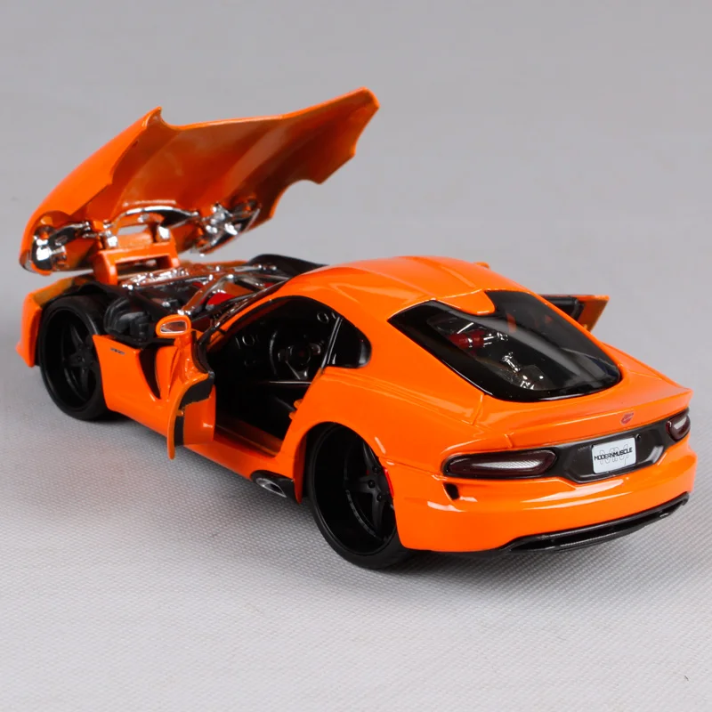Maisto 1:24 Dodge 2013 SRT Viper GTS, включая автомобили, спортивный автомобиль, литой модельный автомобиль, игрушка, в коробке, 31363