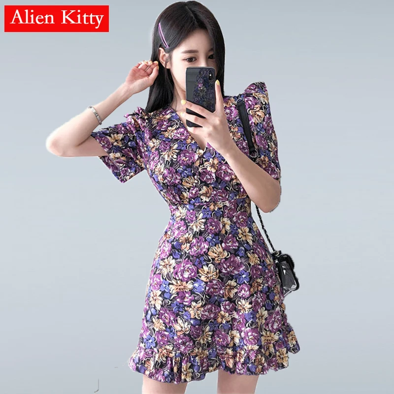 

Alien Kitty Summer Elegant Sweet V-Neck Waist-Controlled Casual All-Match Loose Vintage Short Sleeves Fresh Dress Large Size