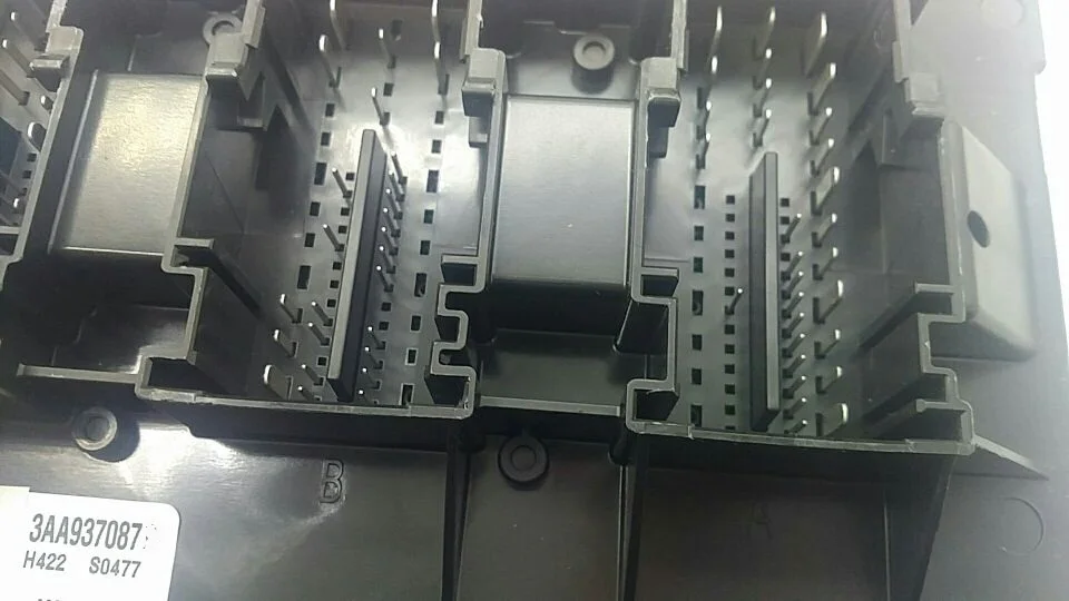 ЧЕШУНЦАЙ ДЛЯ V W Passat B7 J519 BCM Ворота Компьютер Модуль управления 3AA 937 087 Q Продукт со царапинами.