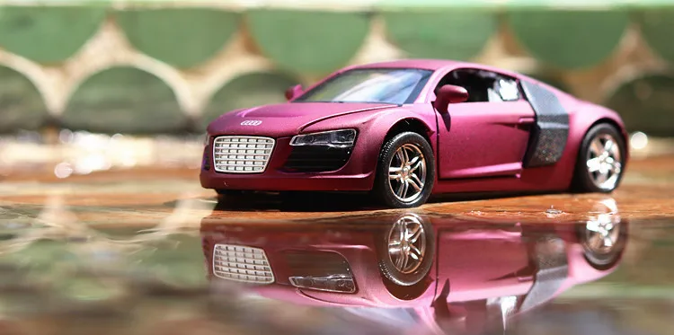 1:32 Audi R8, модель автомобиля из сплава, моделирование, оттяните заднюю дверь автомобиля, звук и свет, матовая по форме спортивного автомобиля, детские игрушки