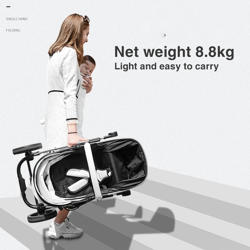 Коляска с высоким пейзажем может лежать и ультра светильник легко складывается