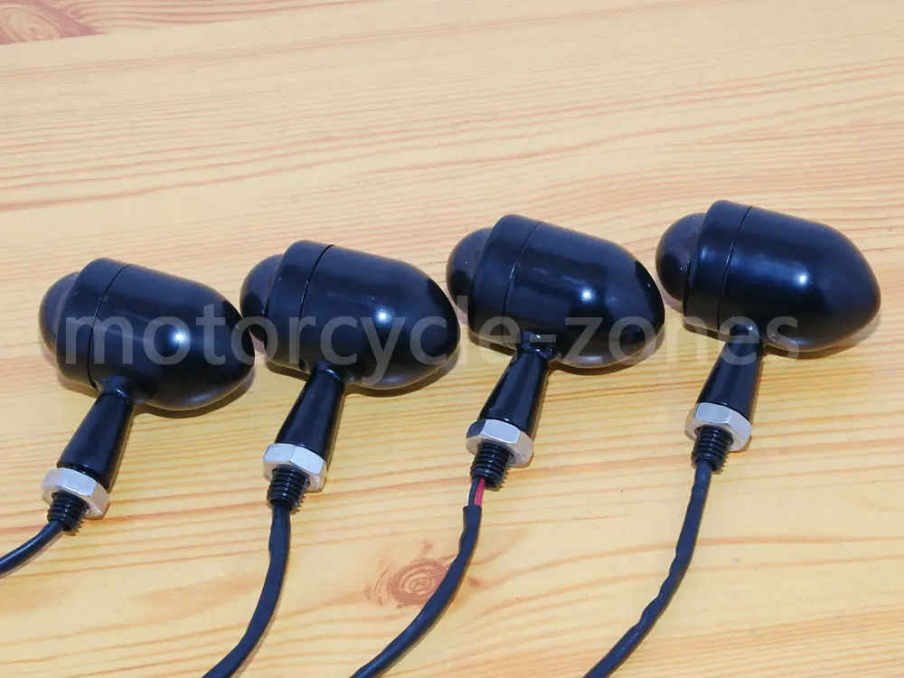 Универсальный в байкерском стиле черного цвета виде пули спереди и сзади