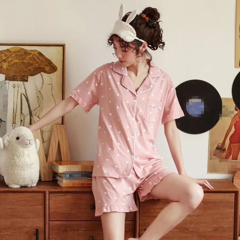 Женский пижамный комплект с отложным воротником шорты карманами и пуговицами на