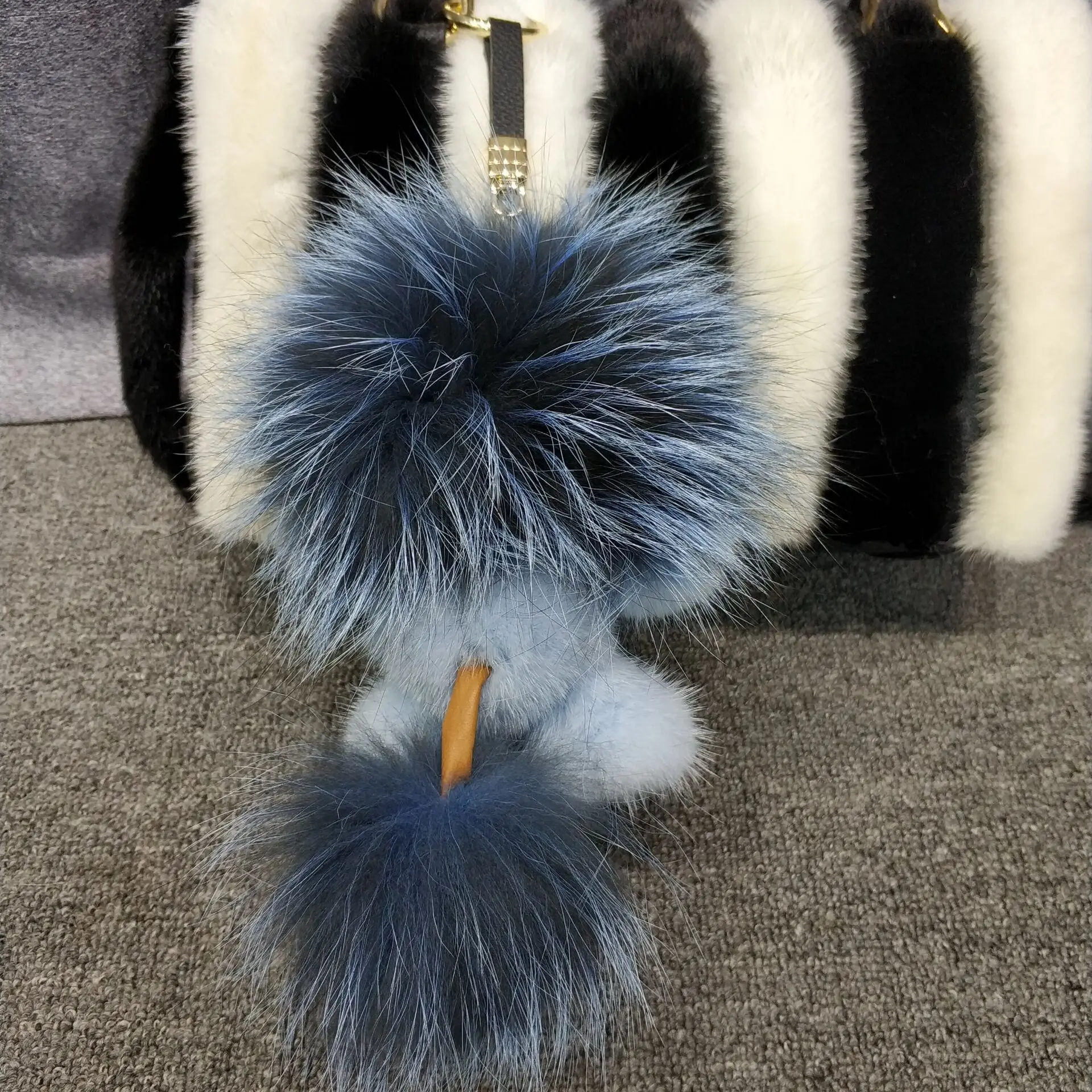 Игрушка лев кукла брелок из натурального меха норки енота Очаровательная сумка