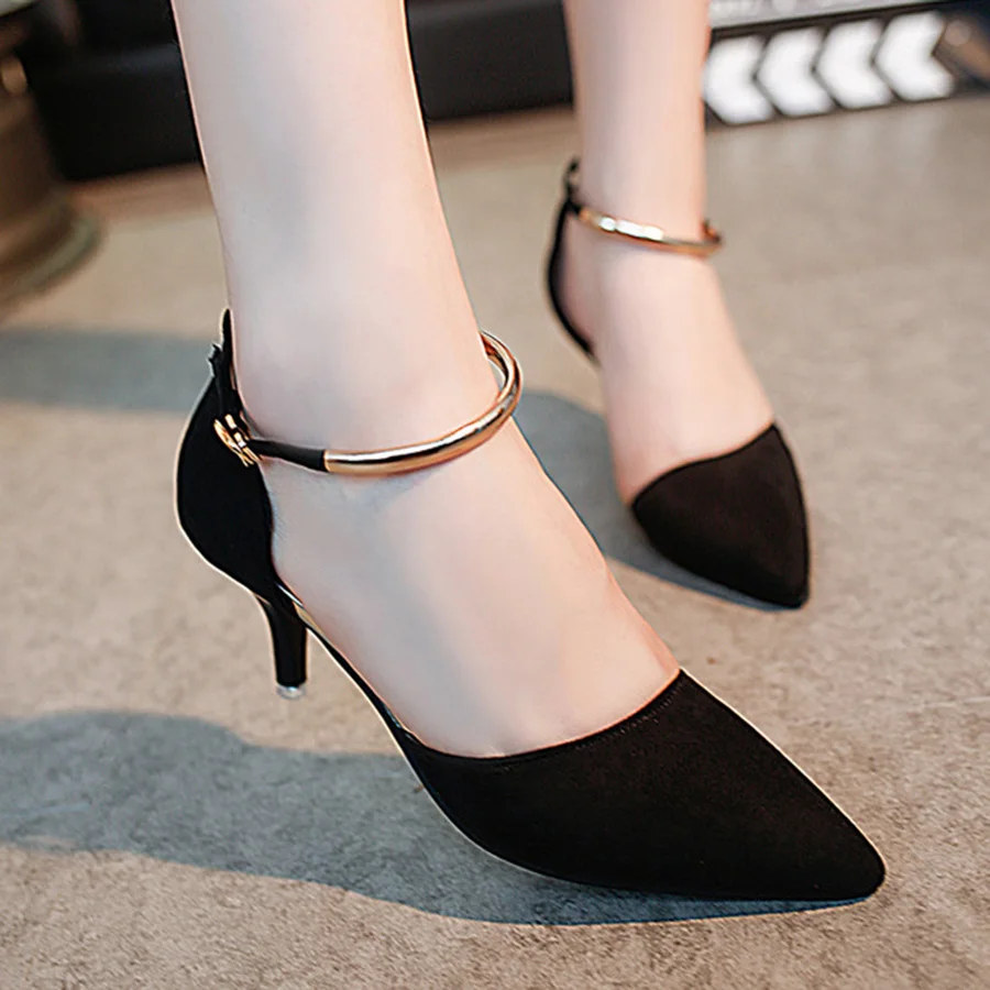 Новинка Модный светильник с острым носком и металлическим кольцом Женская обувь