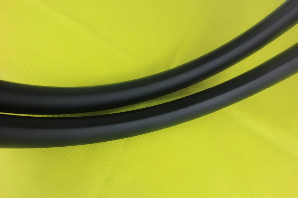 Безкамерные карбоновые диски для горного велосипеда диаметром 40 мм шириной 30 |