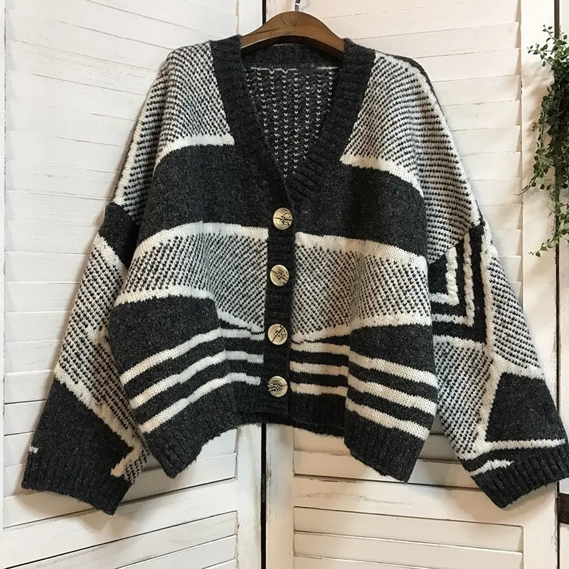 black TWOTWINSTYLE корейский женский свитер с v-образным вырезом и длинным рукавом геометрический женский вязанный кардиган плюс толстый Осенняя корейская мода - Цвет: black
