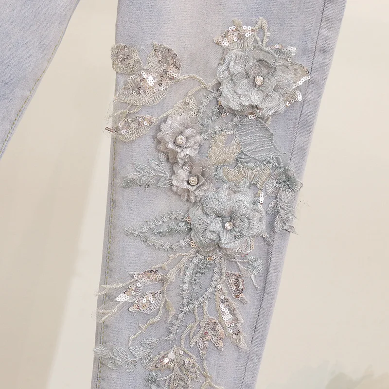 Женский комплект из двух предметов: футболка с короткими рукавами и вышитыми