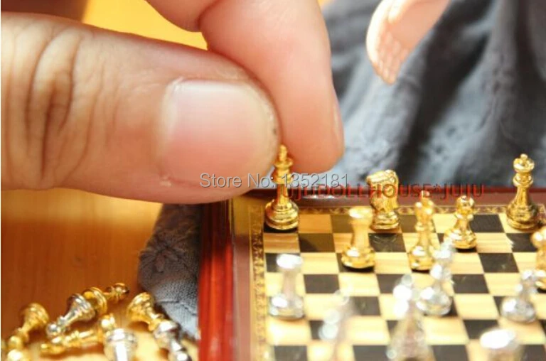 

1:12 Cute Dollhouse Miniature home decoration chess 4005