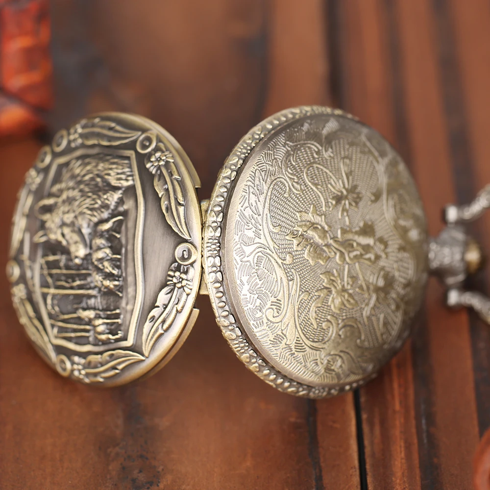 Retro Vintage Wolf Ferocious Quartz Pocket Watch Analog Pendant Necklace Men Womens Watches Chain Gift Bronze/ Black Color |