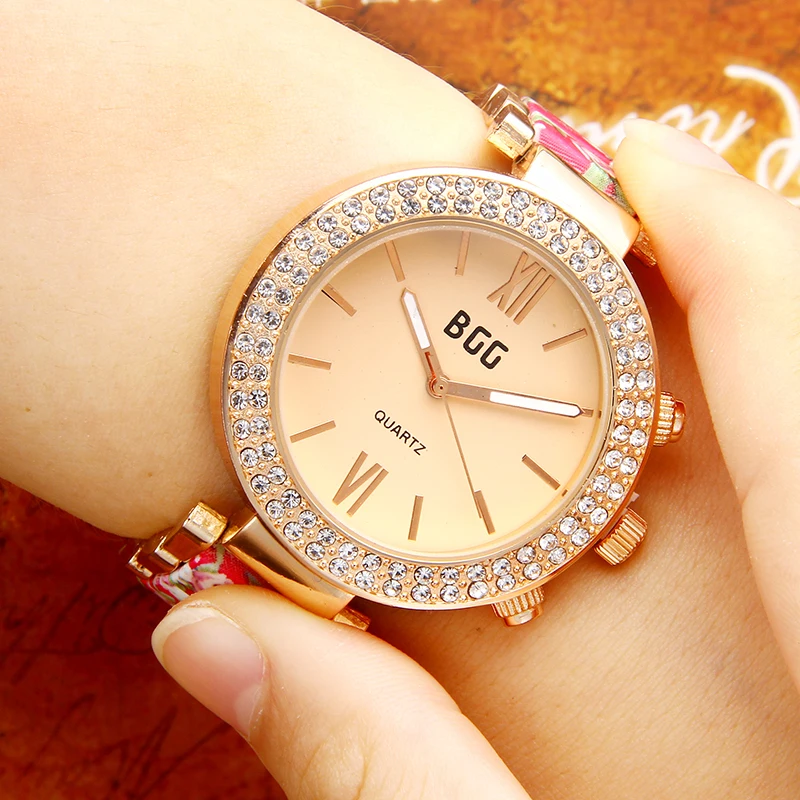 Известный бренд часы с имитацией керамики розовое золото женские модные