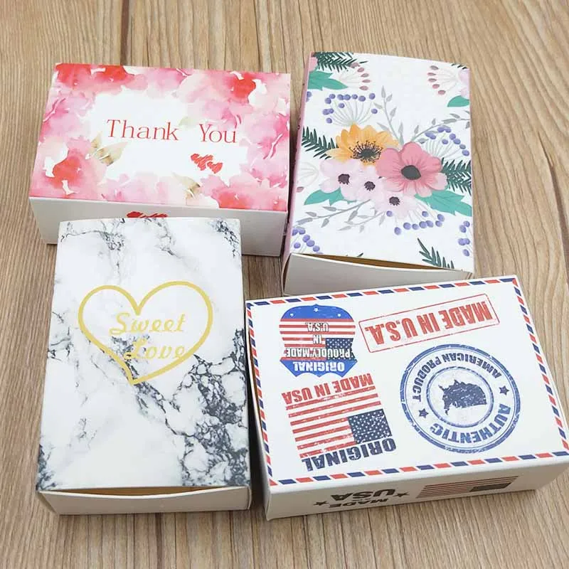 

50pcs/lot flower pattern DIy handmade gift package box Thank you lovely wedding favors box white Merry christmas gifts box